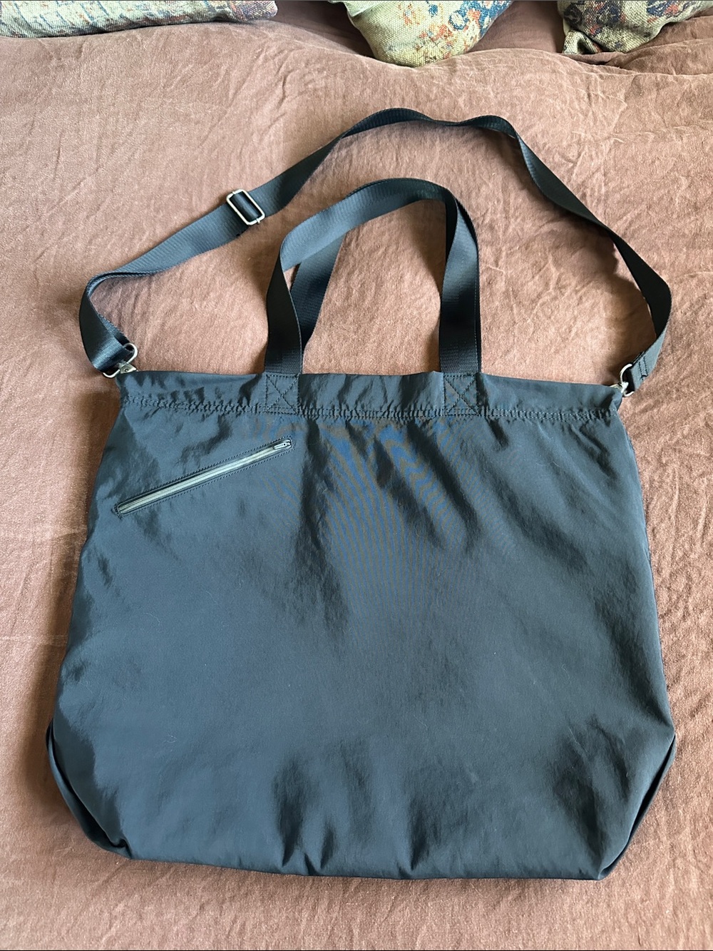 Athleta Black nylon Tote Crossbody Bag w Zip Wallet. Detachable shoulder strap